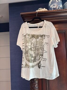 Magnolia Pearl White Graphic Short Sleeve Tee